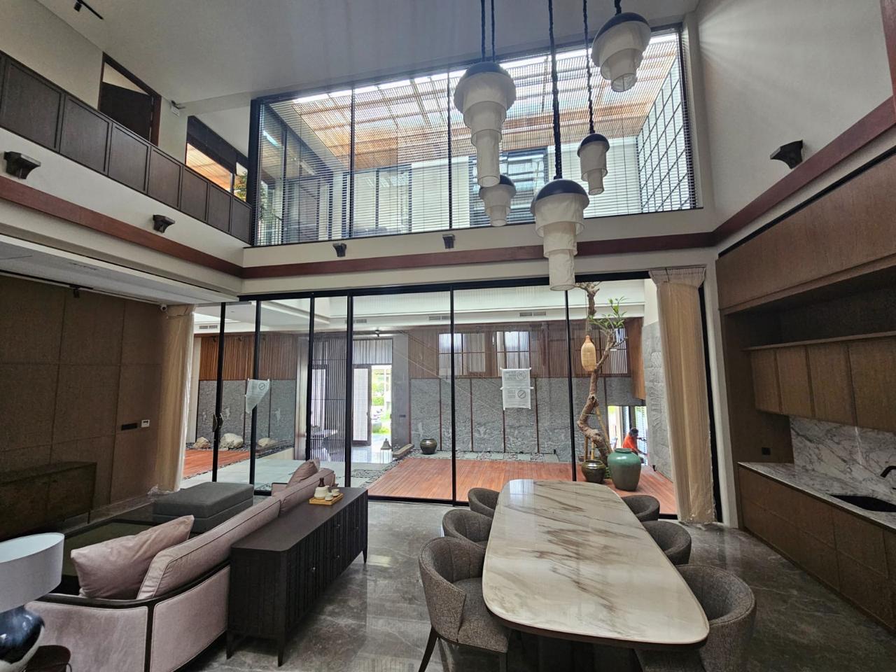Aline Swing Door